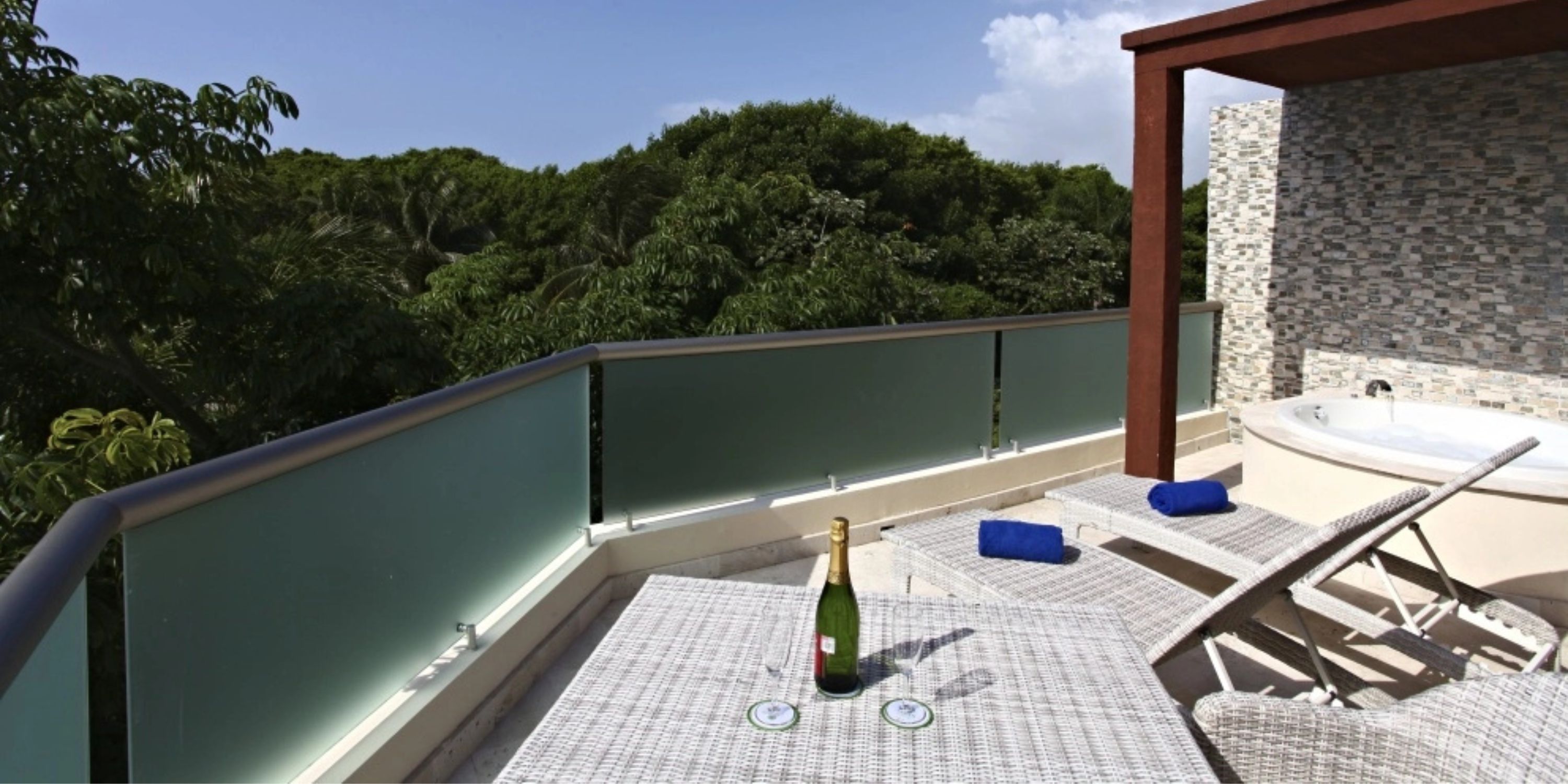 Penthouse Overlooking Historic Stockholm Brings Eco-Friendly Design to ... - Luxury Eco Penthouse Salvation